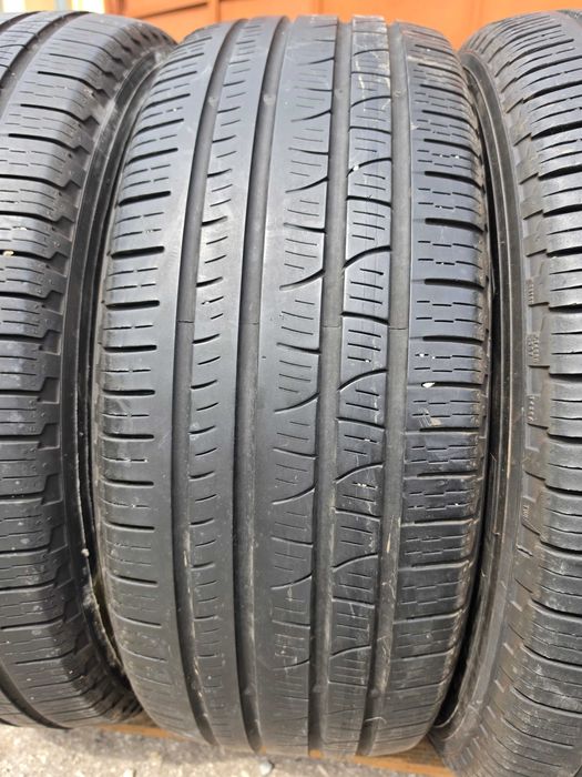4 бр. всесезонни гуми 235/65/17 Pirelli 5-6 mm DOT 0420/1319