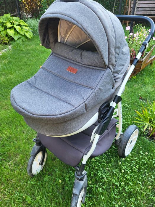 Бебешка количка със два коша лятен и зимен