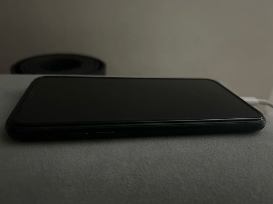 Продаю заблокированный Iphone XR 64Gb