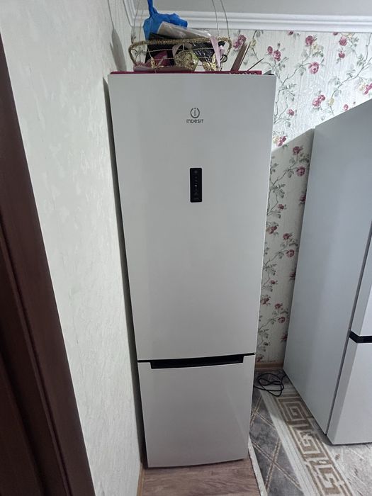 Продам холодильник индизит