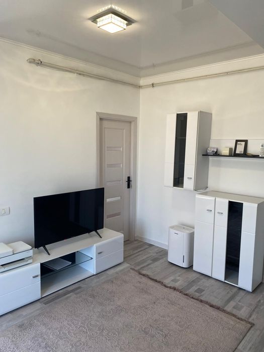 Închiriez apartament cu doua camere