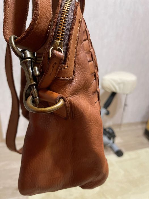 Винтидж нова  чанта от естествена кожа.