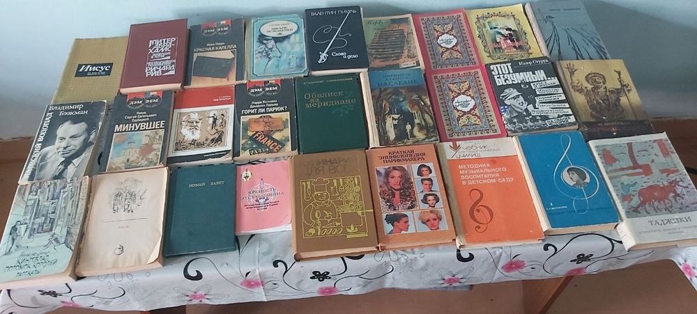 Продается кникги 72 штук