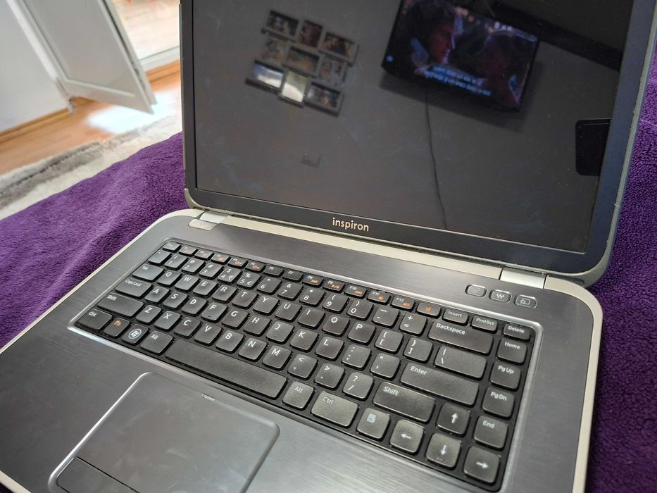 Vând laptop dell inspiron
