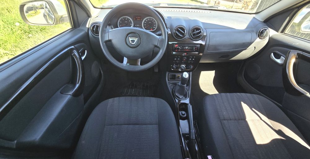 Dacia Duster Anu 2011 Euro 5 Motor 1,6 Benzină Clasic 105 Cai Distribuție Pe Curea Climă Jante Merge Și Arata Foarte Foarte Bine Stare Foarte ESTE 4X2