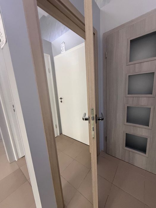 Безфалцова врата Евростил капучино със закалено стъкло