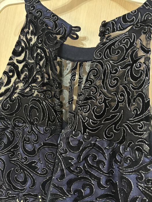 Бална нежна рокля с мъниста