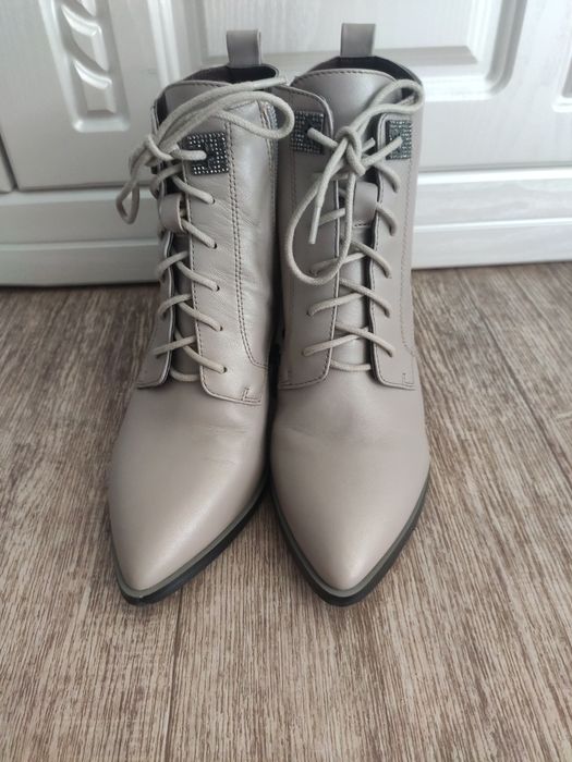 Продам сапожки цена 25