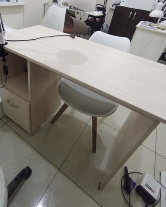 Продам маникюрный стол