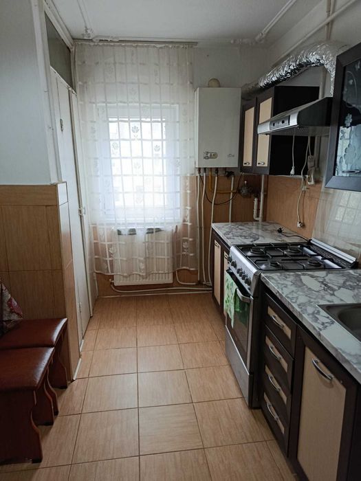 PF vând ap 2 camere etaj intermediar