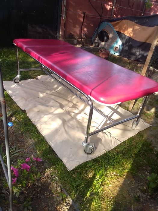 Vând pat cosmetic-masaj