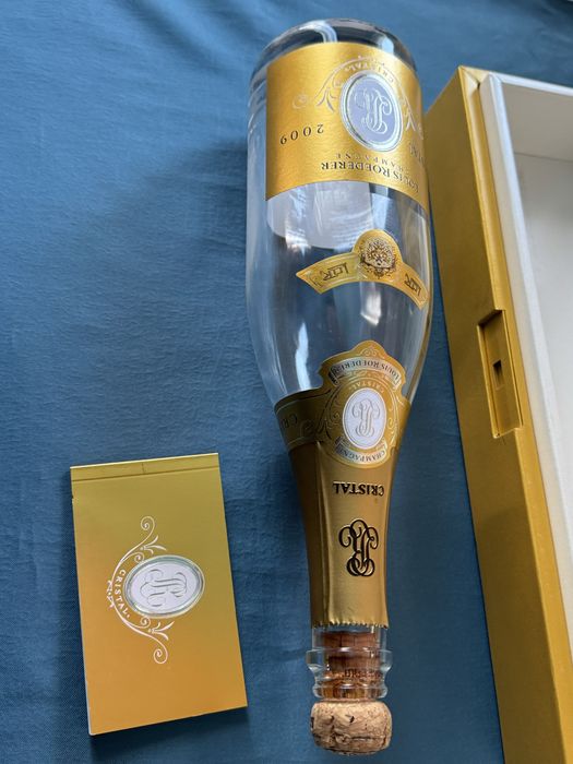 ОРИГИНАЛНА Бутилка от шапнаско с кутия Louis Roederer Cristal 2009