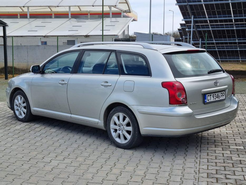 Продавам Тойота авенсис фейслифт 2000кубика