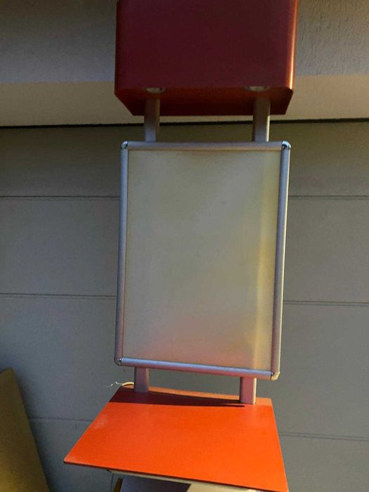 Panou stand de prezentare produse cu lumina