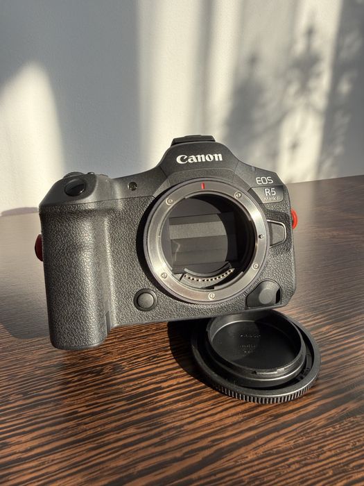 Canon R5 Mark II + RF 15-35, 100mm Macro + Accesorii