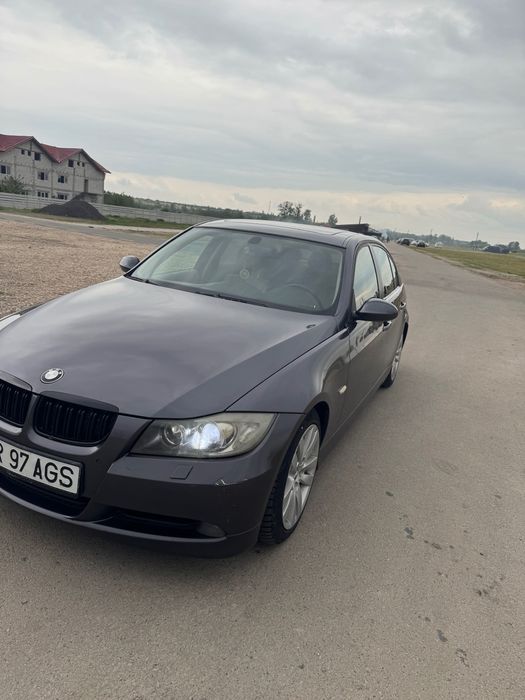 Vând BMW e90 320d