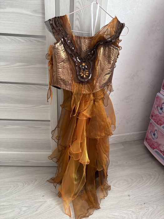 Продам костюм для девочки