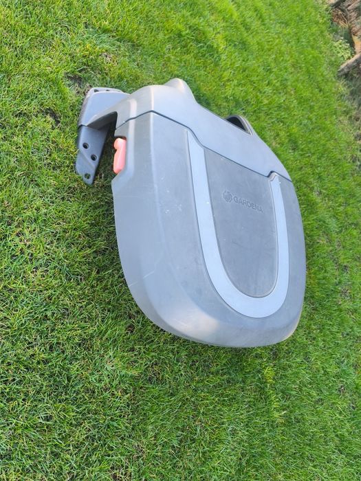 Garaj robot Gardena tuns tăiat iarba gazon