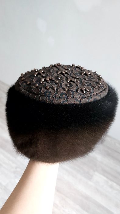 Шапка норковая с декором