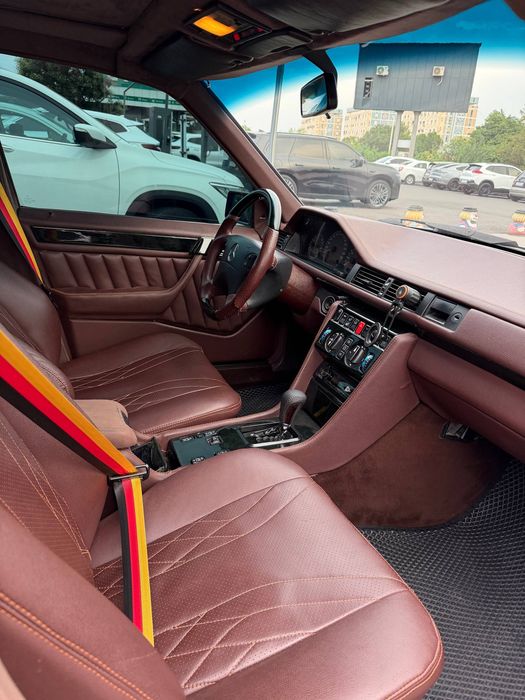 Mercedes Benz W124