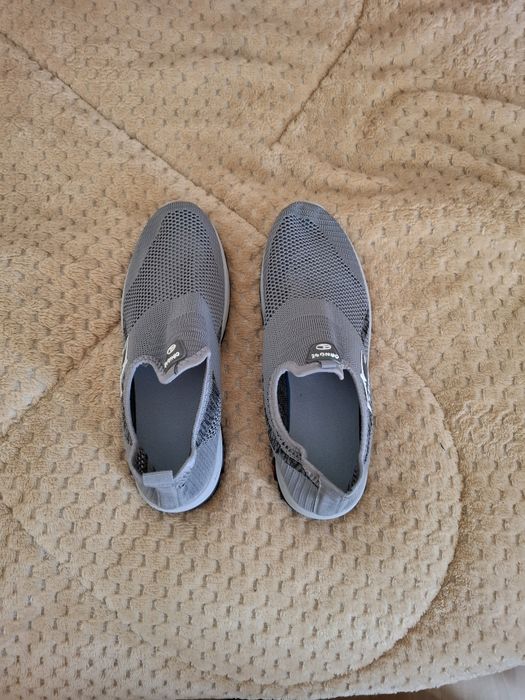 Продавам чисто нови мъжки летни обувки