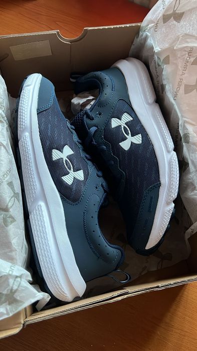 Adidași sport under armour