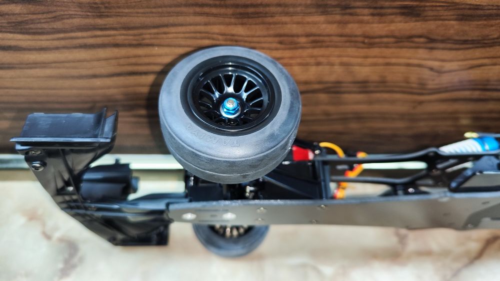 Rc  F1 Тамия f104 pro 1:10 + бръшлес комбо