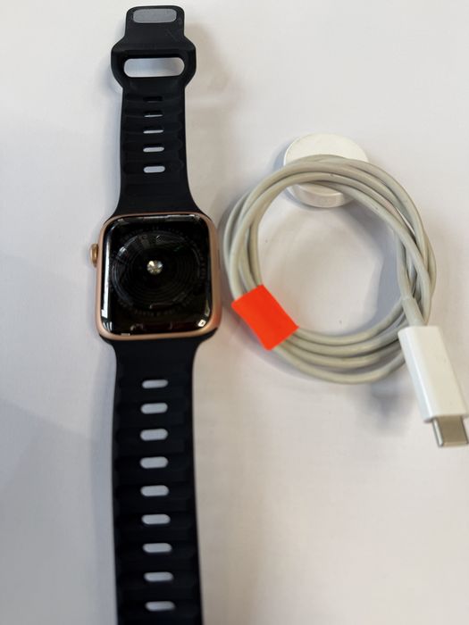 Apple watch se gen 2 40mm 98%  батерия 32gb