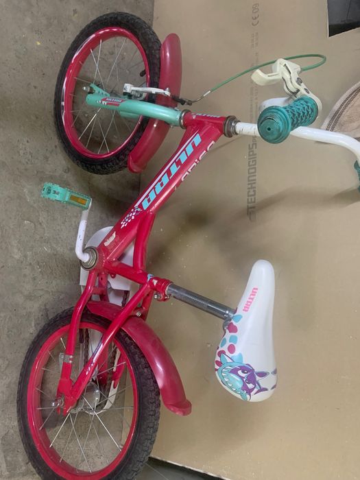 Продава се детско колело за момиче