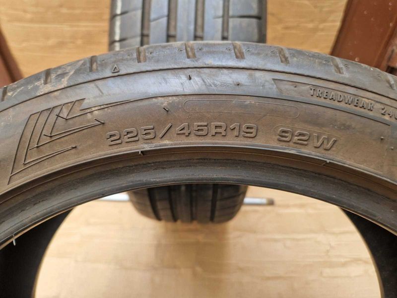 2 Dunlop R19 225/45
летни гуми Runflat 
DOT5218
