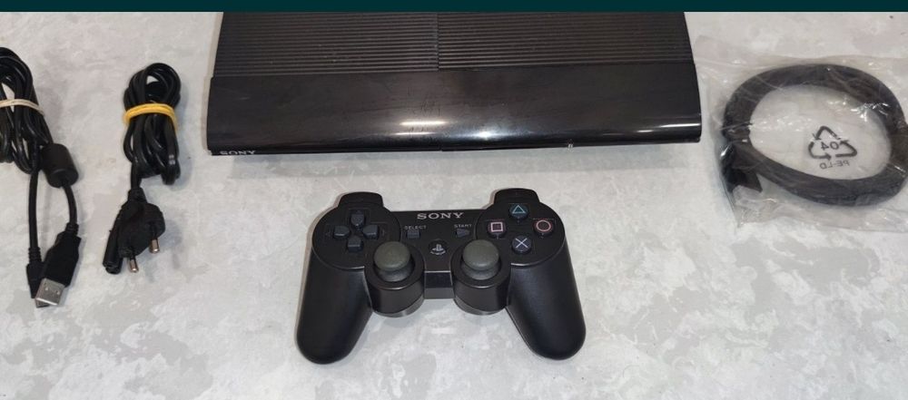 PS3-Slim-Superslim 320 gb+Джойстик+30 игри