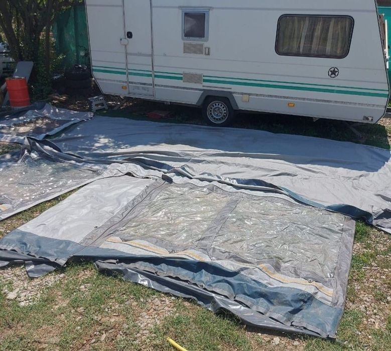 Cort brand pentru rulote