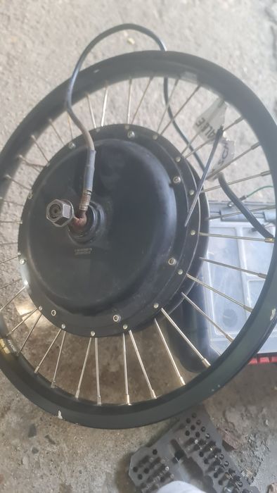 Vând roata bicicleta