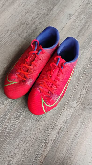 Vand crampone Nike in stare foarte buna! Marimea 38