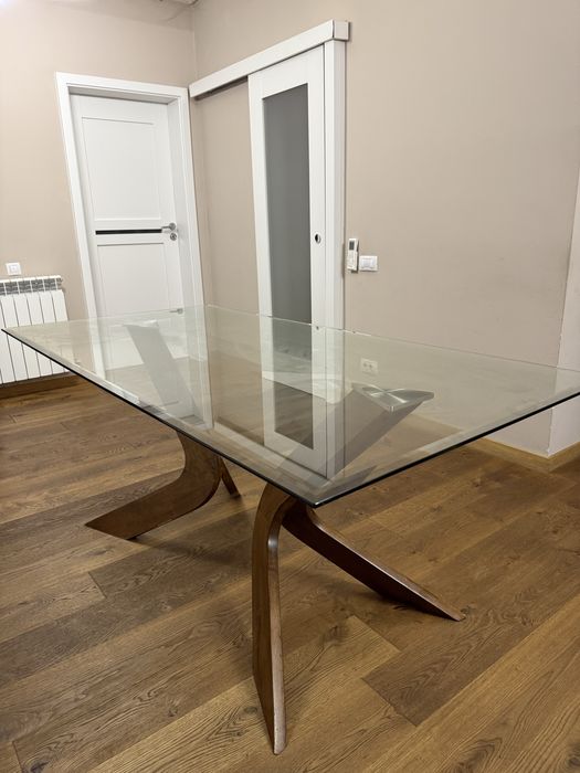 Masa living sticla - ( un picior este dezlipit)