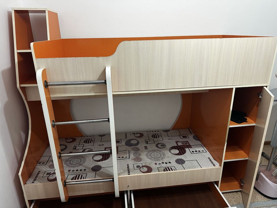 Продам двухярусную кровать