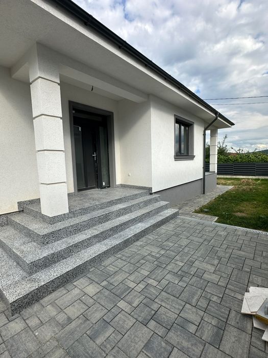 Casa de vânzare superfinisata parter în Bistrita