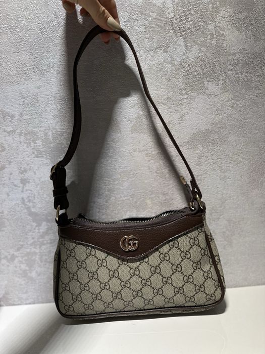 чанта Gucci.