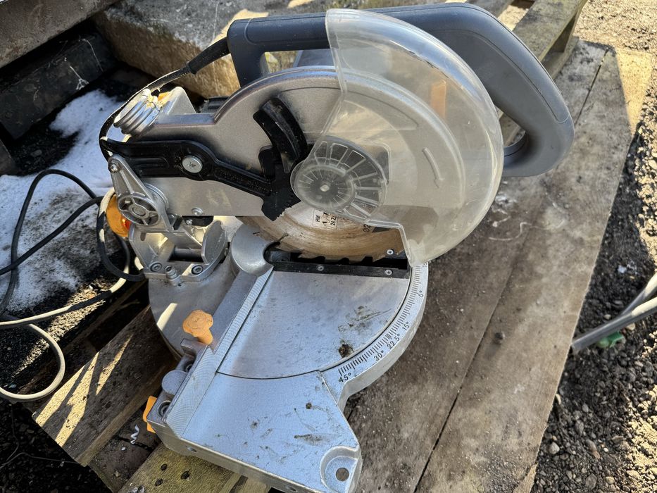 Debitor / Fierăstrău circular staționar TRGS 1200 L LASER - 1200W