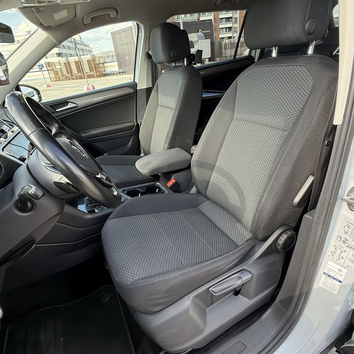 VW Tiguan Allspace 4 Motion cu 7 locuri,Navi, ACC,faruri matrix