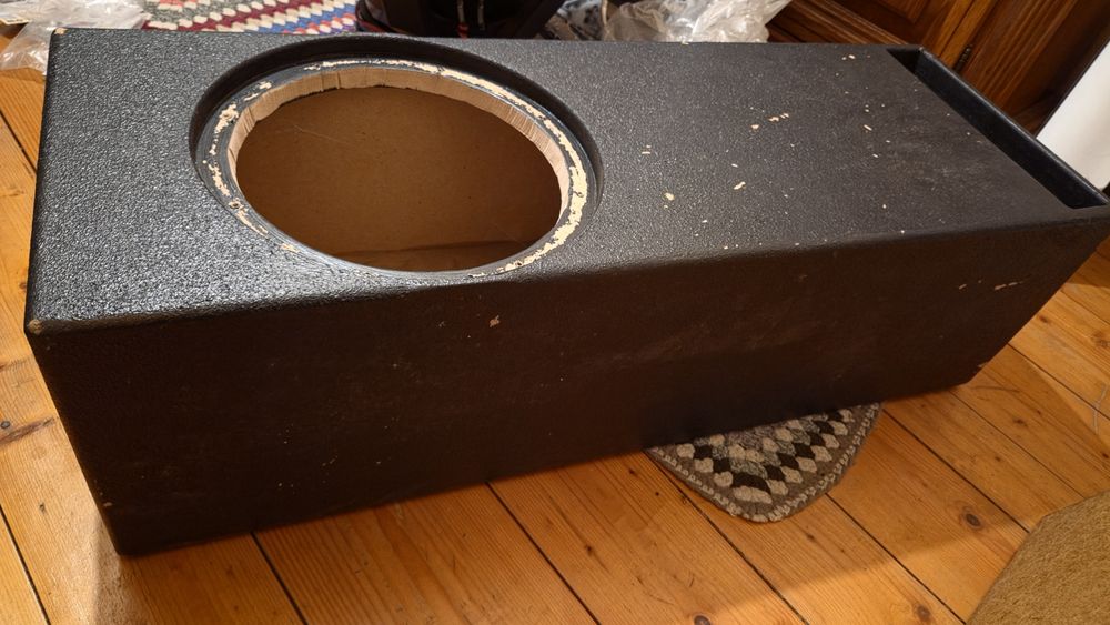 Incinta boxa lada cutie  subwoofer