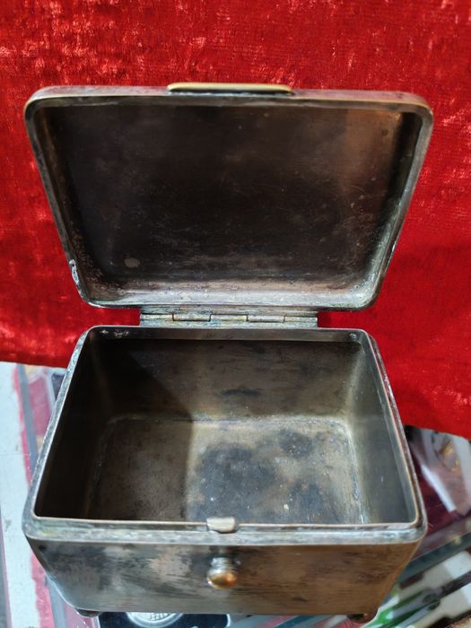 Шкатулка и другие предметы СССР