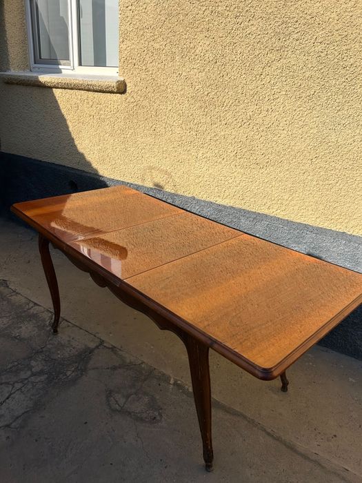 Продам стол из красного дерева