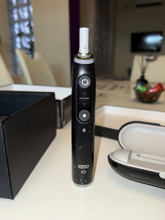 Oral-B iO Series 10 Cosmic Black – stare excelentă, pachet complet