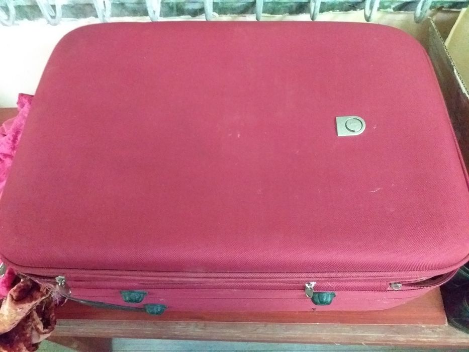 Продам чемодан большой