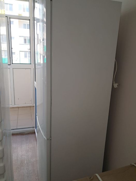 Холодильник продаю бу
