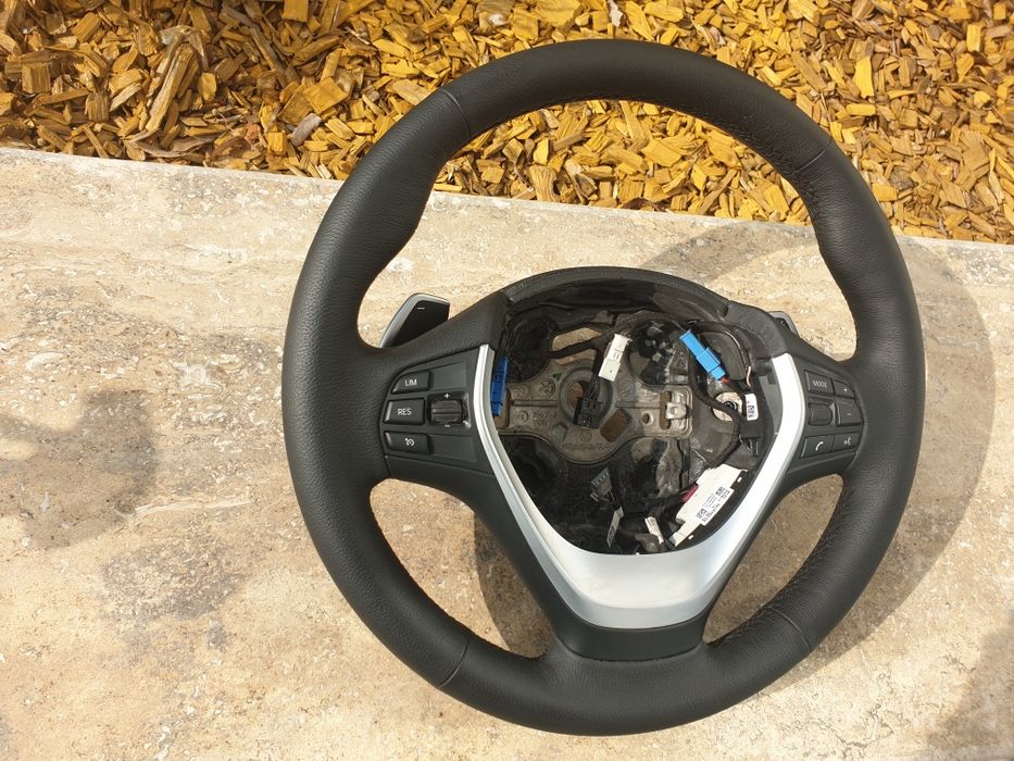 Volan sport cu padele ca nou f20 f25 f30 f31 f32