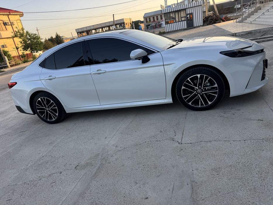 Toyota Camry 2025 — 7