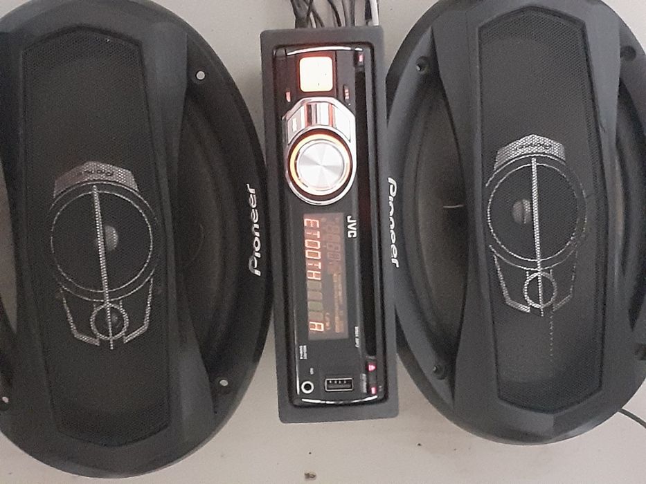 Автомагнитола JVC  MODEL KD-R606 . Оригинал . с Динамиками Pioneer