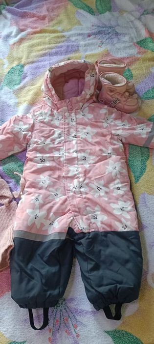 Продам комбез,сапожки и шапочку